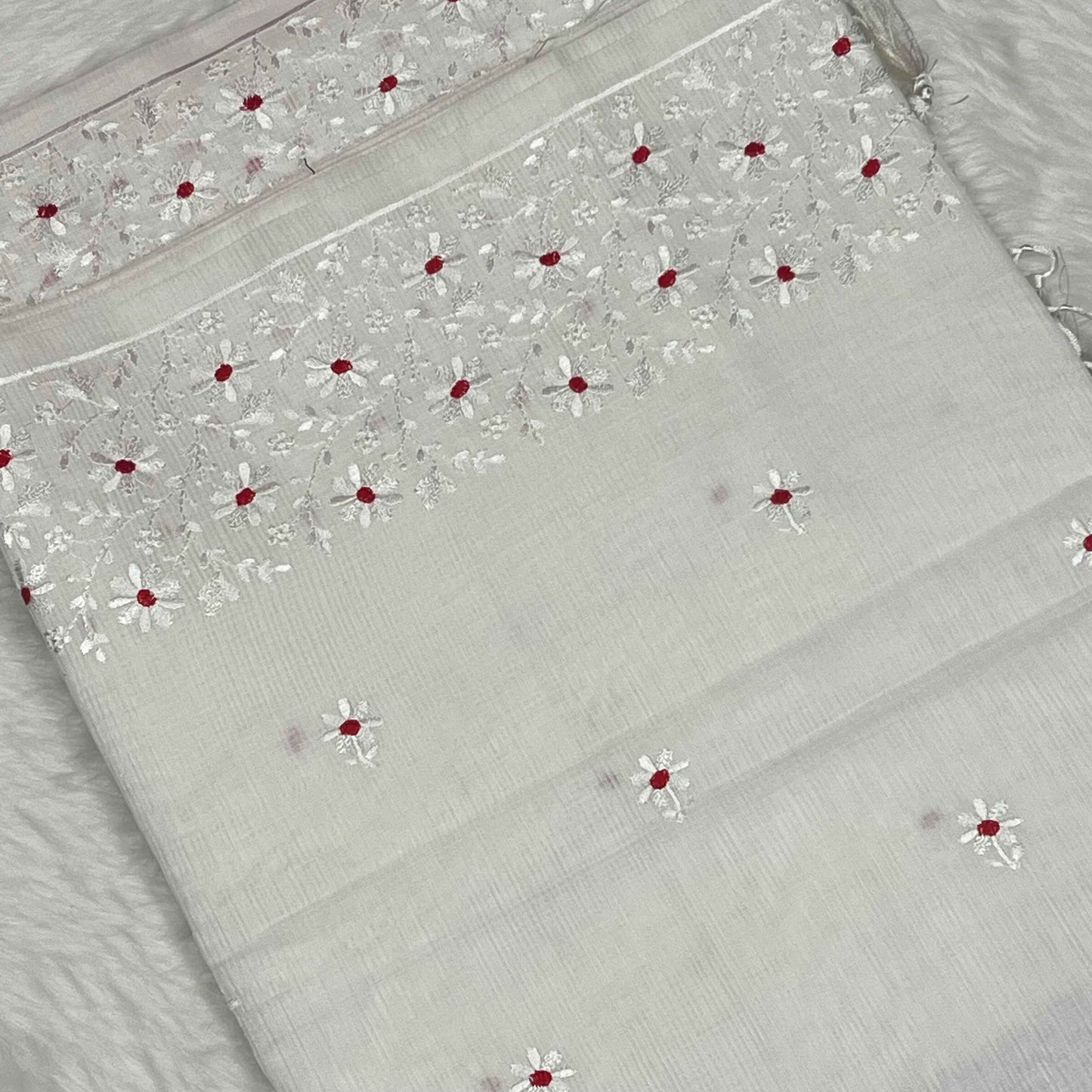 Women's White Net Cotta Floral Embroidery Saree With Un-Stiched Blouse