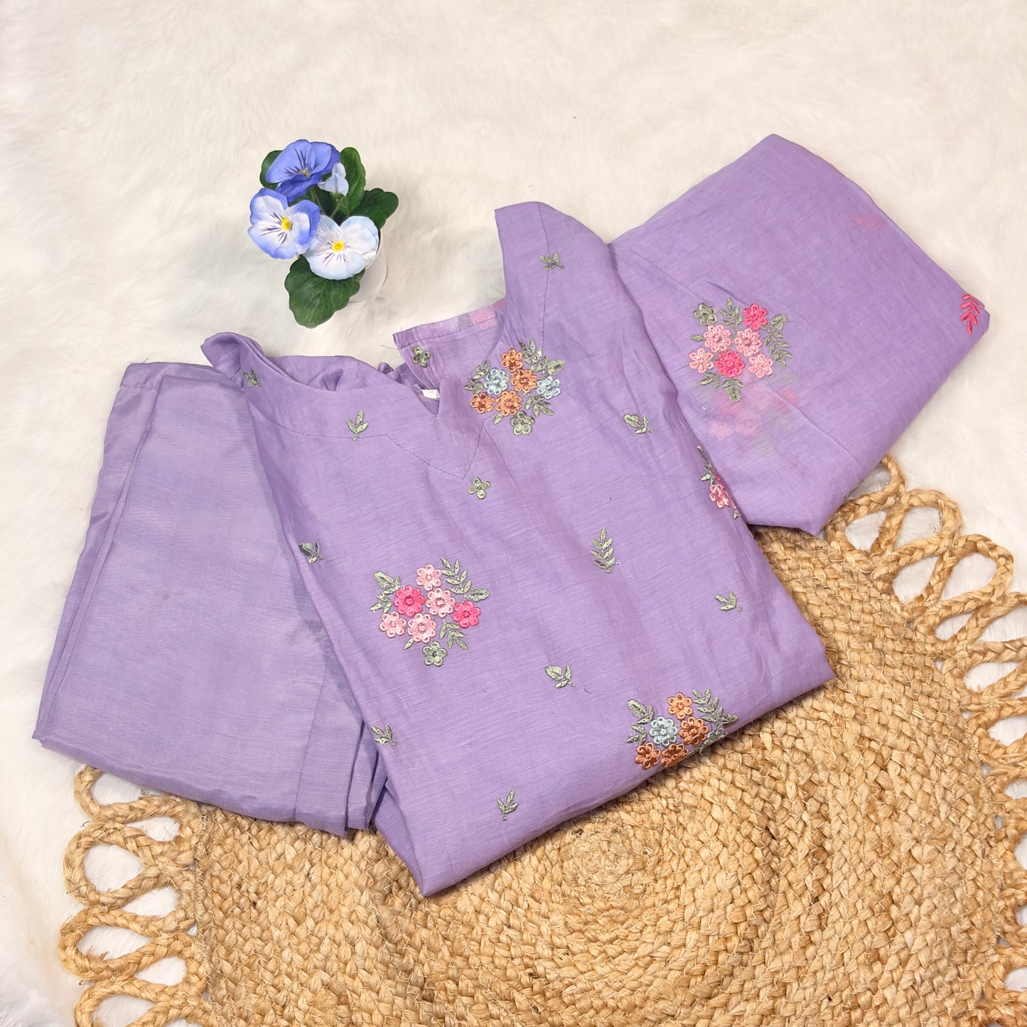 Women’s Elegant Lavender Embroidered Kurti Set with Matching Bottoms – Ethnic & Festive Wear