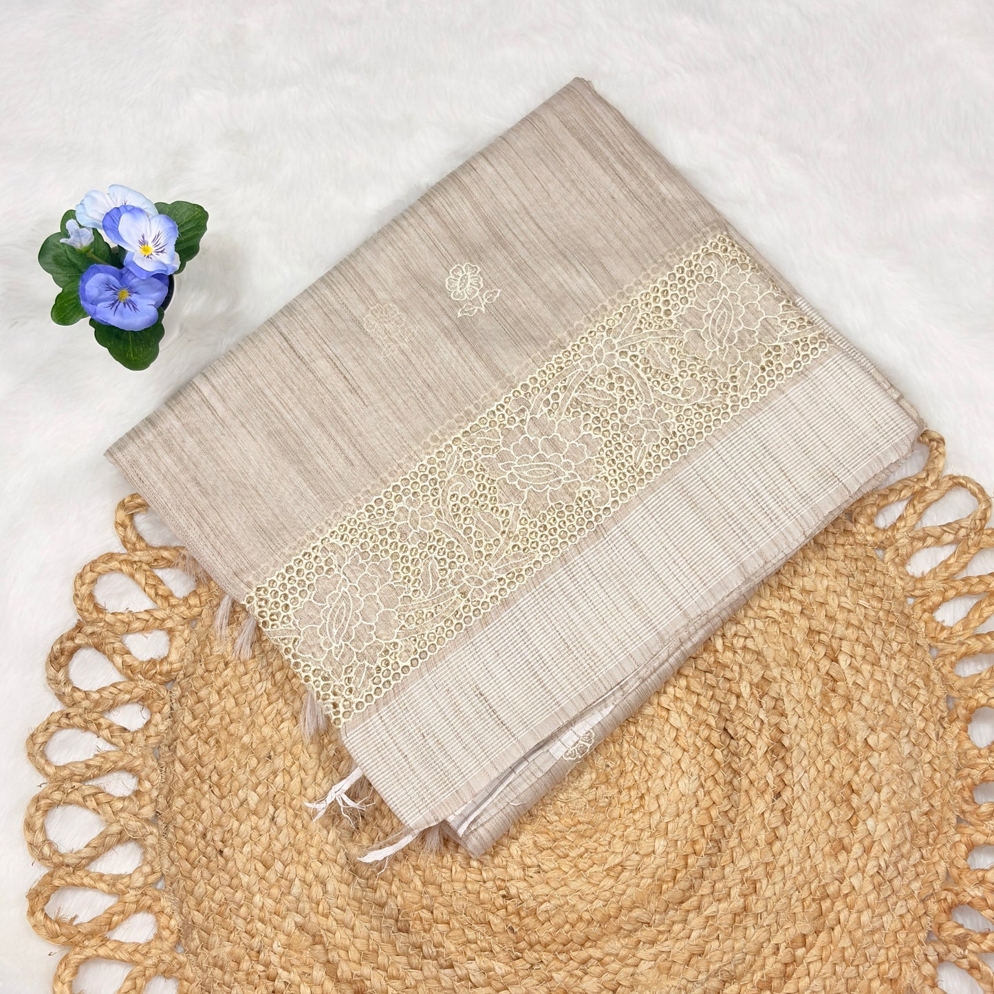 Women's Graceful Beige Saree Set with Delicate Lace Border – Perfect for Elegant Occasions