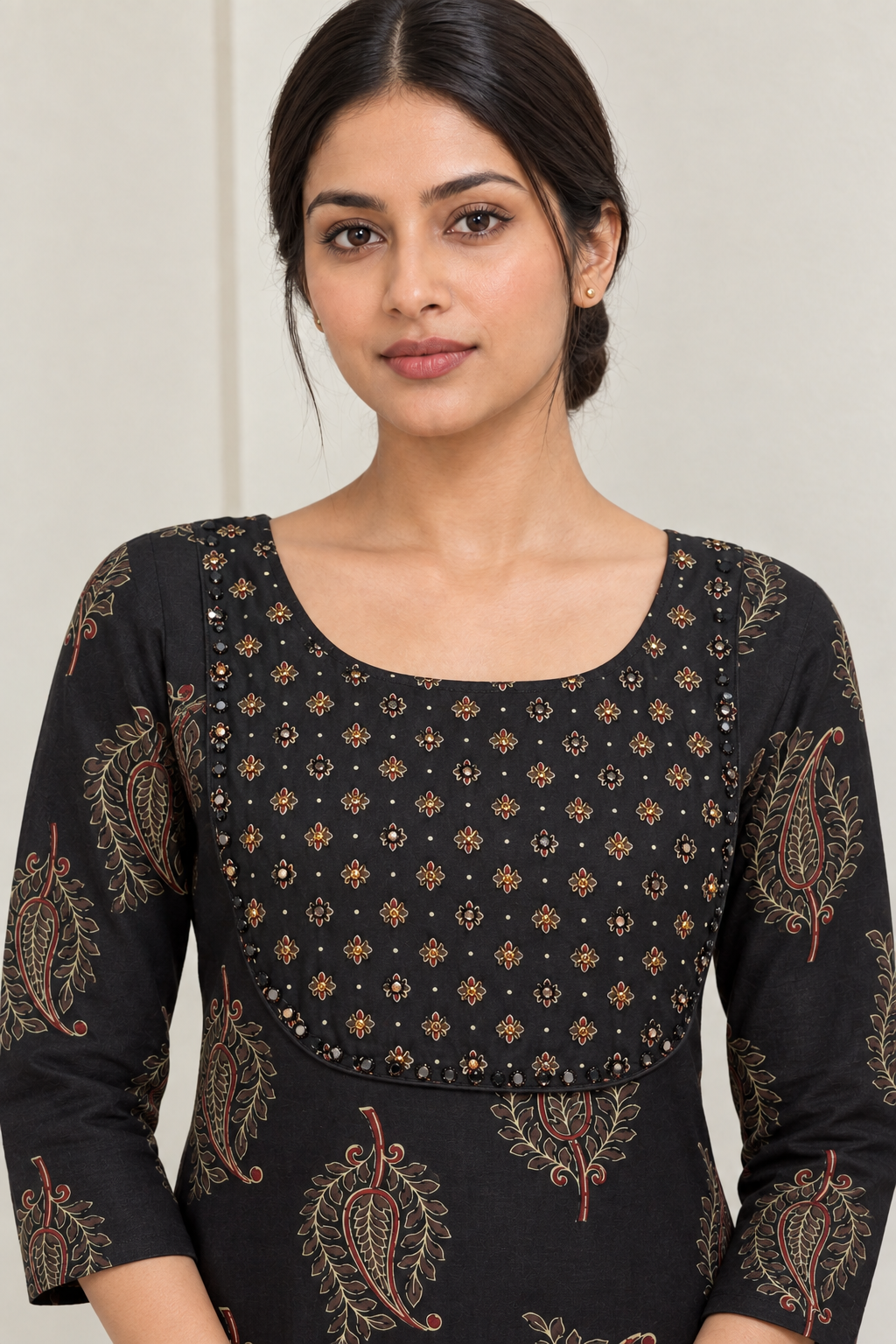 Corrected close-up of the dark kurta neckline without a dupatta