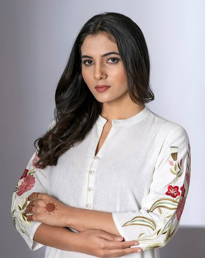Women's White Floral Embroidered Mandarin Collar Straight Kurta With Trouser