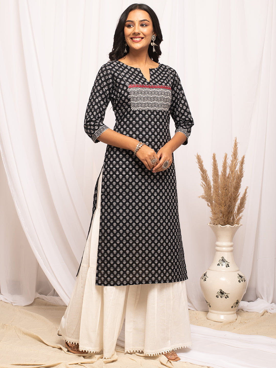 Ethnic Motifs Printed Round Neck Gotta Patti Cotton Straight Kurta