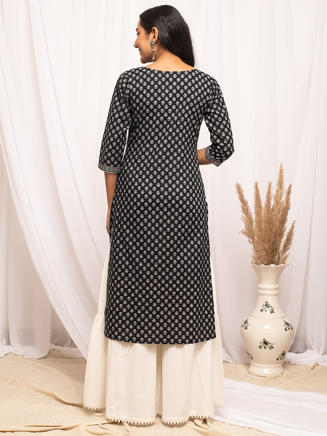 Ethnic Motifs Printed Round Neck Gotta Patti Cotton Straight Kurta