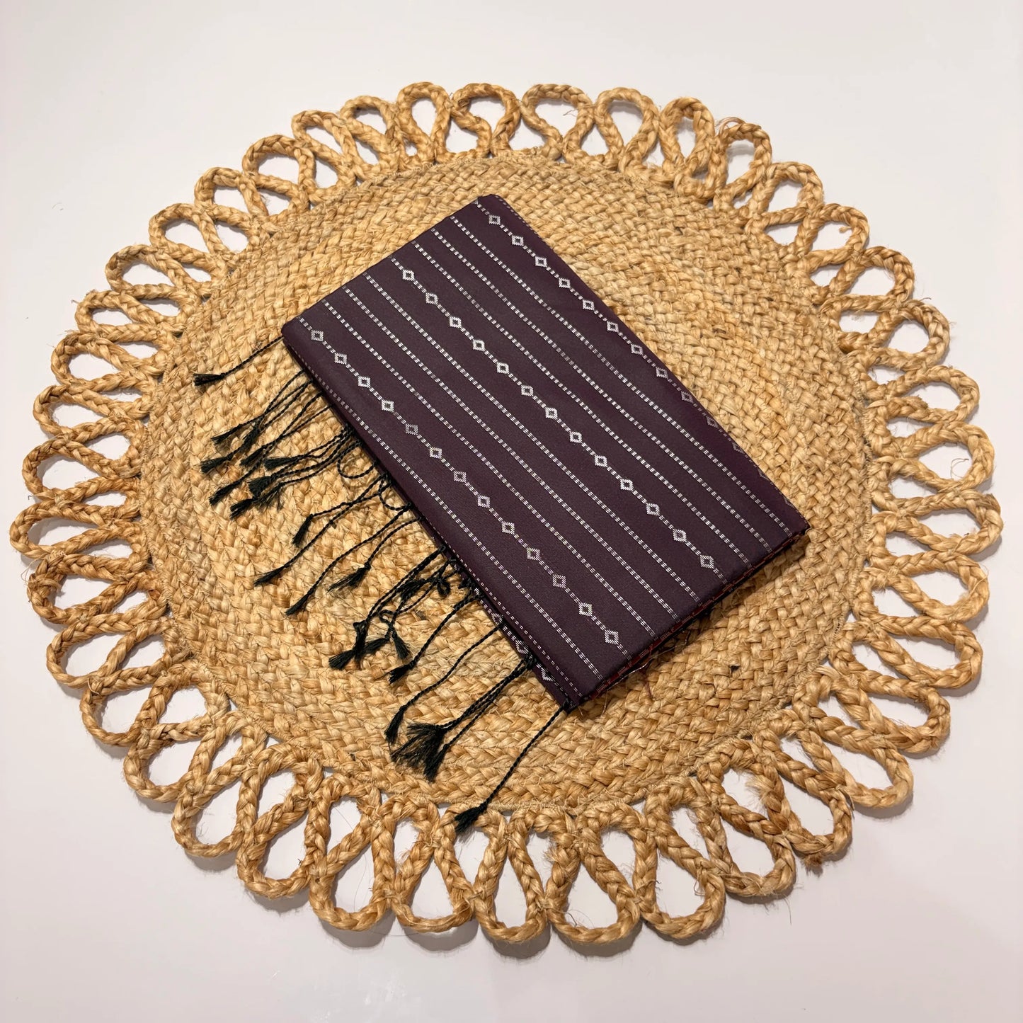 Women's Vaira Oosi Saree with Contrast Border & Unstitched Blouse | Traditional Silk Elegance