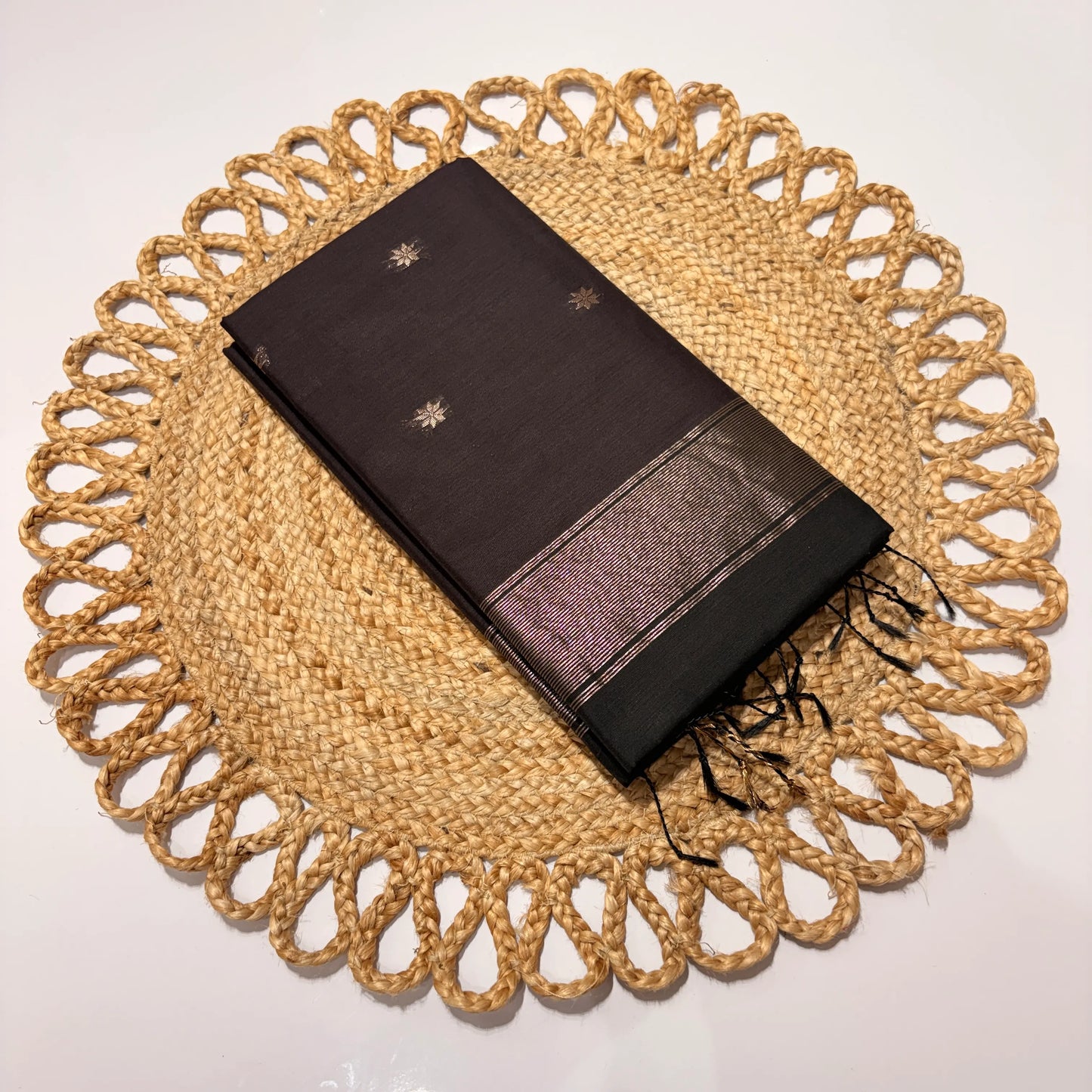 Women's Elegant Maheshwari Cotton Silk Saree with Traditional Woven Patterns | Lightweight Festive & Office Wear