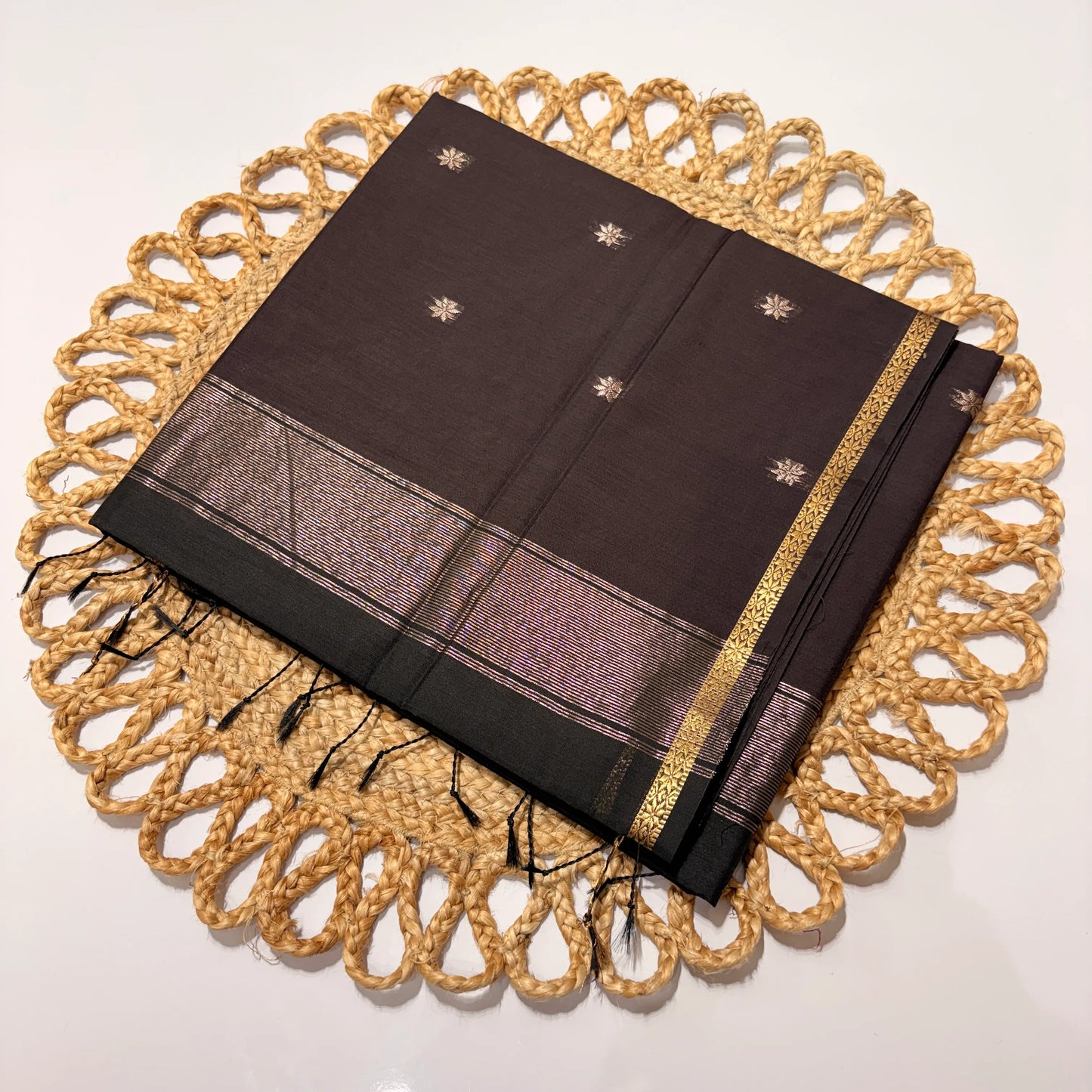 Women's Elegant Maheshwari Cotton Silk Saree with Traditional Woven Patterns | Lightweight Festive & Office Wear