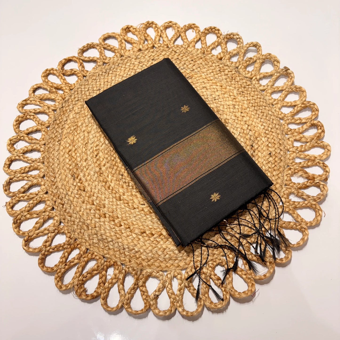 Women's Elegant Maheshwari Cotton Silk Saree with Traditional Woven Patterns | Lightweight Festive & Office Wear