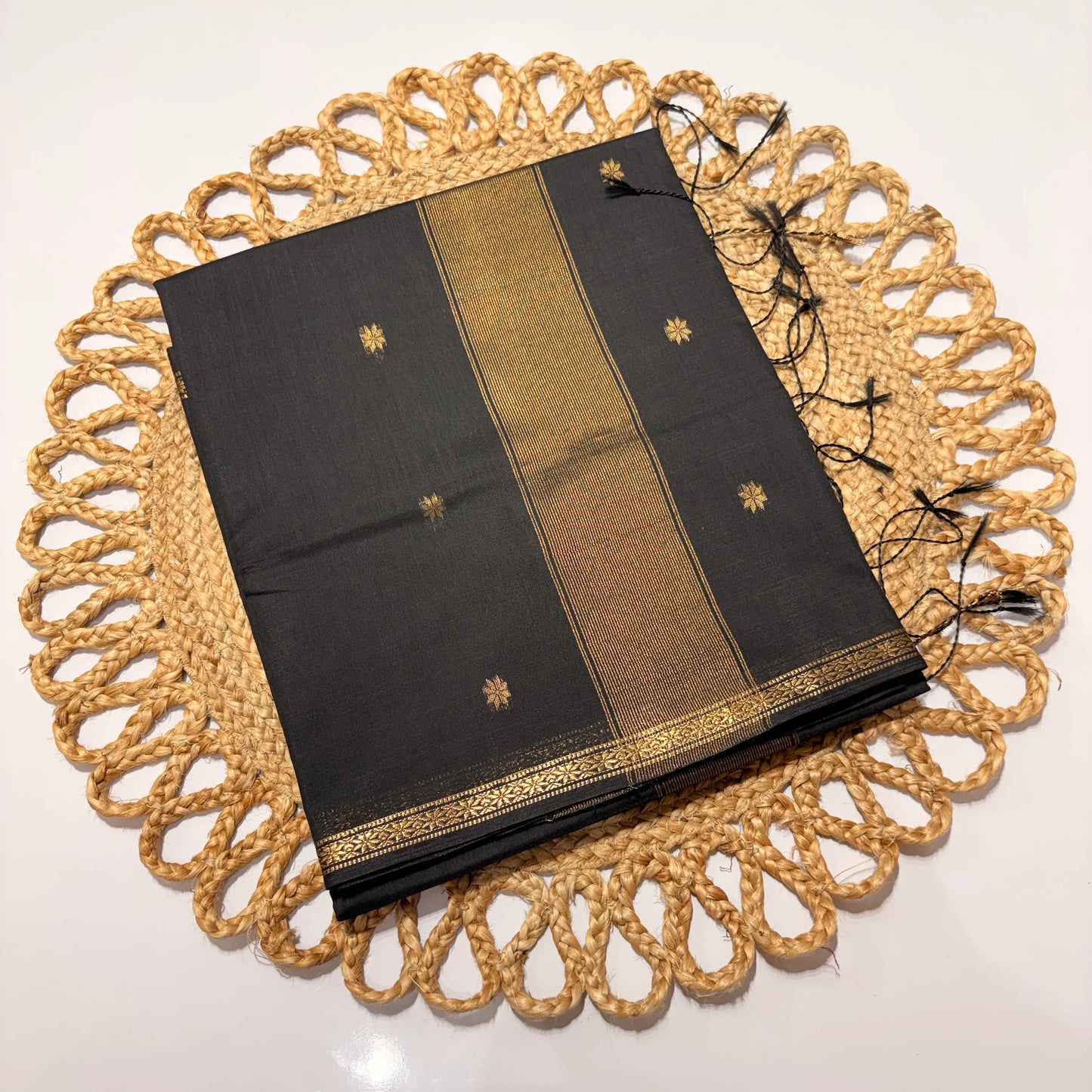 Women's Elegant Maheshwari Cotton Silk Saree with Traditional Woven Patterns | Lightweight Festive & Office Wear