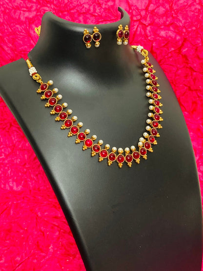 delicate-high-gold-polish--antique-necklace-set