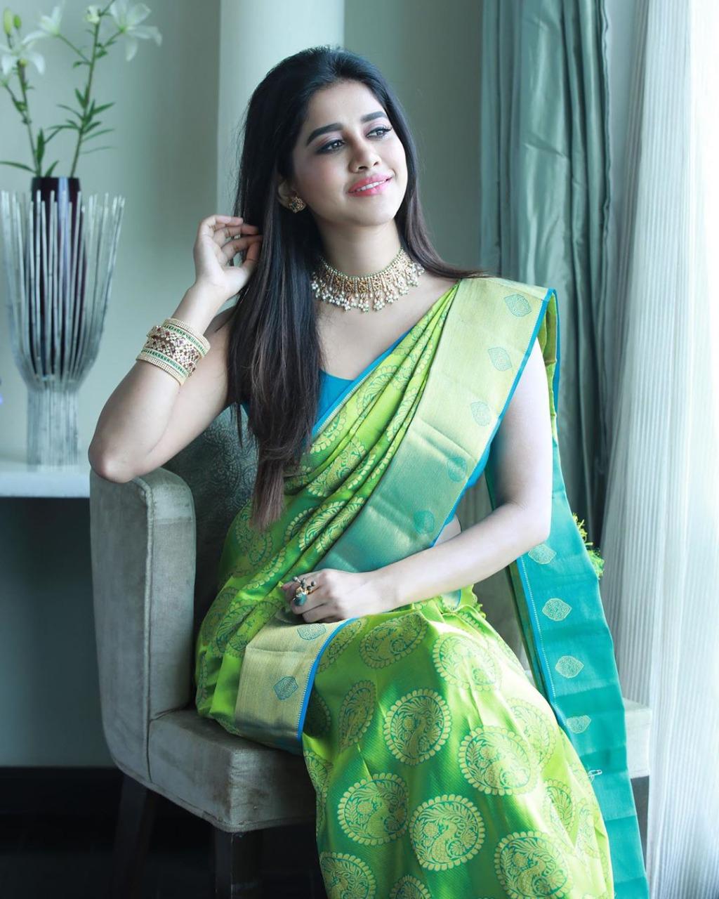 Women's Banarasi Style Pure Kanjivaram Silk Jacquard Saree With Un-Stiched Blouse