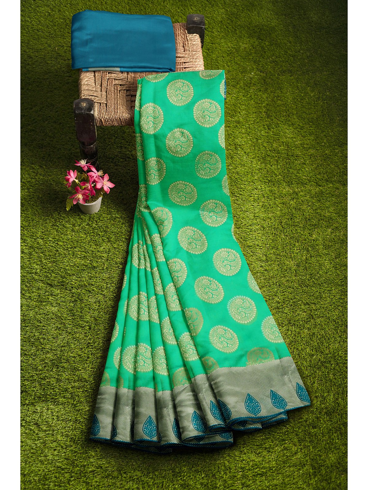 Women's Banarasi Style Pure Kanjivaram Silk Jacquard Saree With Un-Stiched Blouse