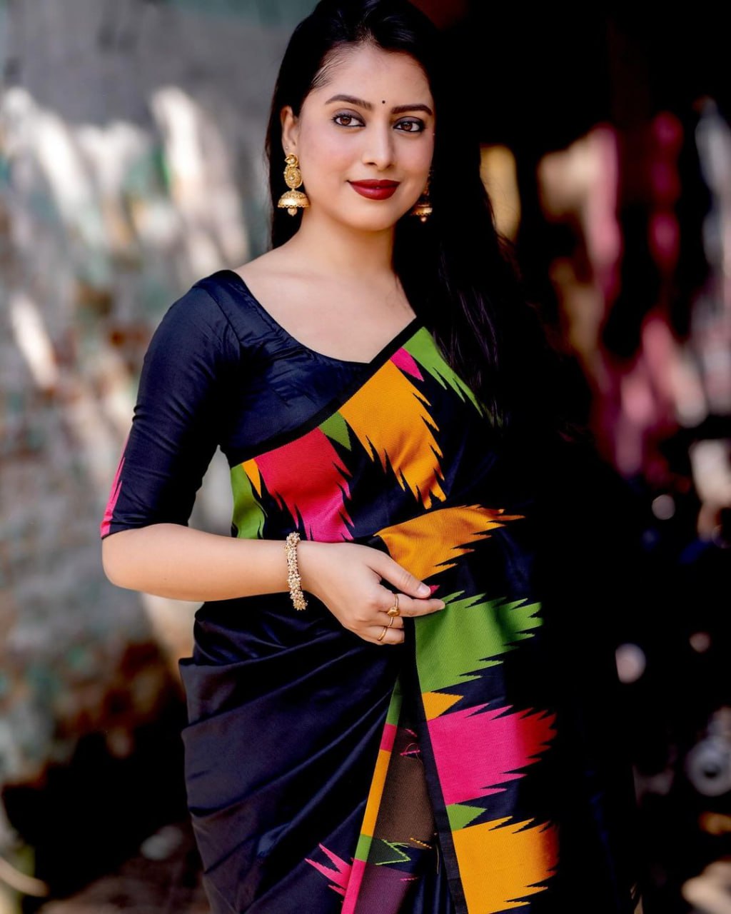Women's Beautiful Temple Ivory Zari Woven Design Soft Silk Saree with Blouse