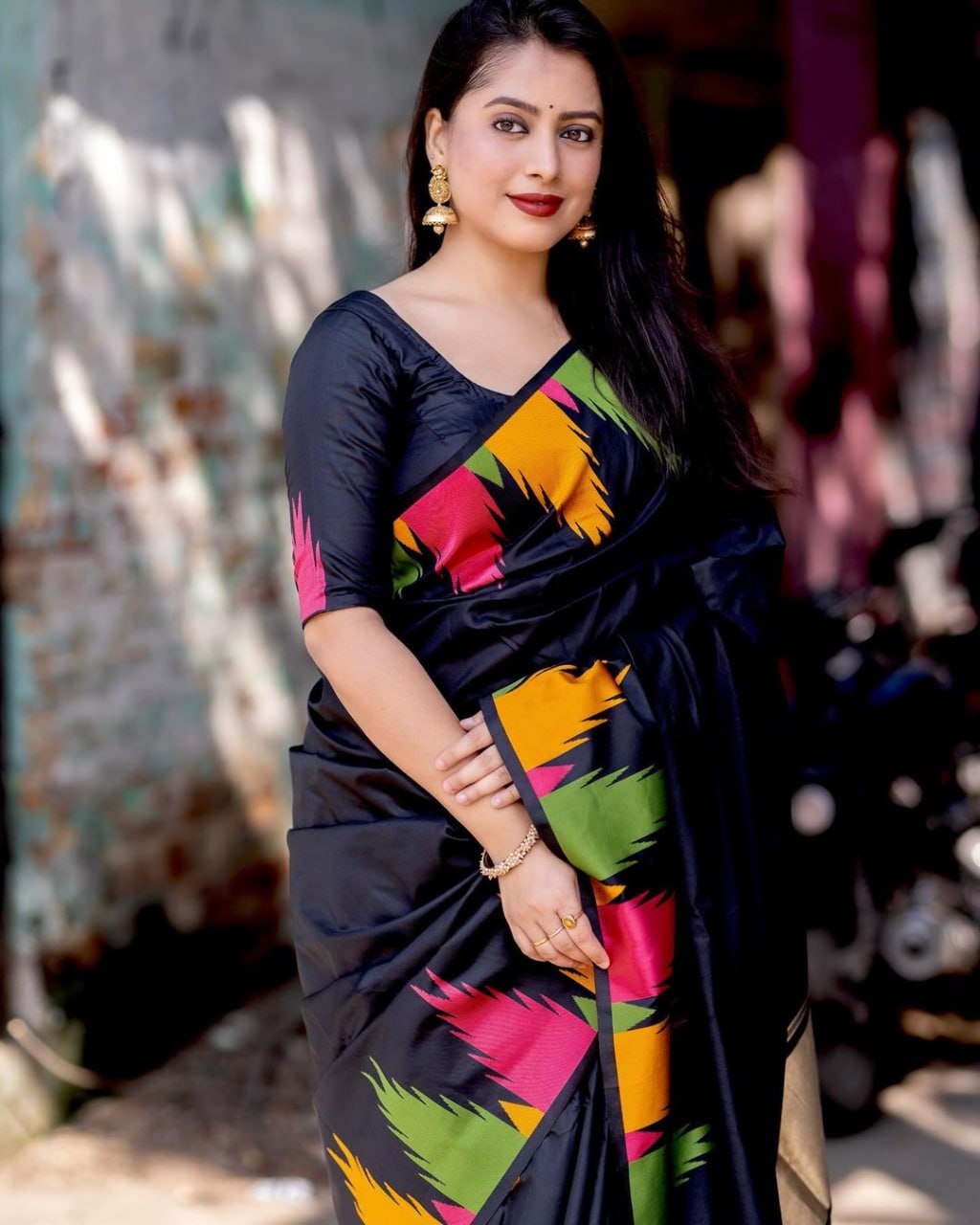 Women's Beautiful Temple Ivory Zari Woven Design Soft Silk Saree with Blouse