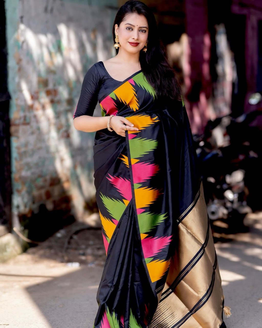 Women's Beautiful Temple Ivory Zari Woven Design Soft Silk Saree with Blouse