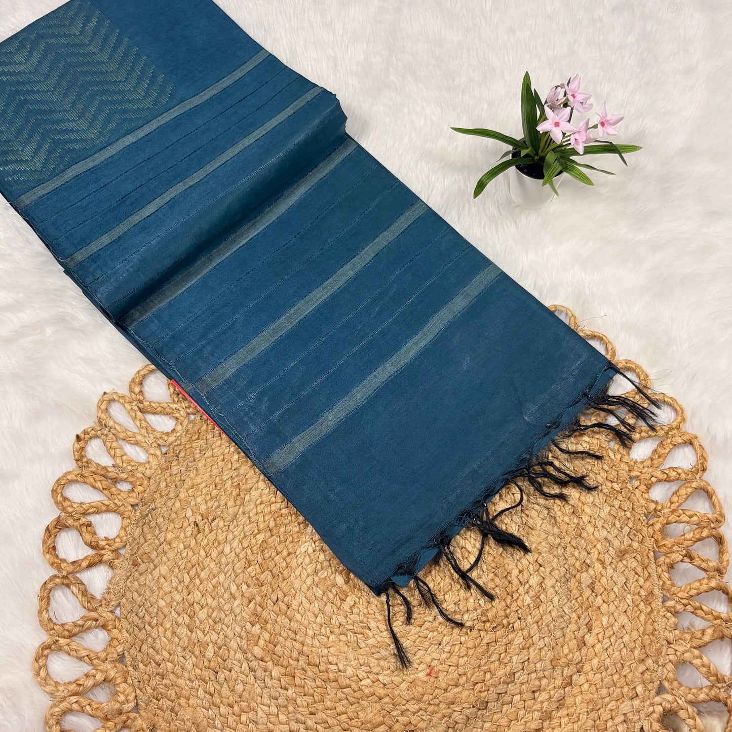 Women's Jari Buty Saree with Blouse Piece | Zigzag Border & Linear Jari Pallu | Liva Certified