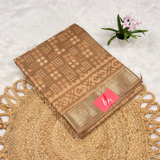 Tan Maheshwari Dabu block print saree with dotted check motifs, geometric borders, soft gold zari band, and matching blouse piece