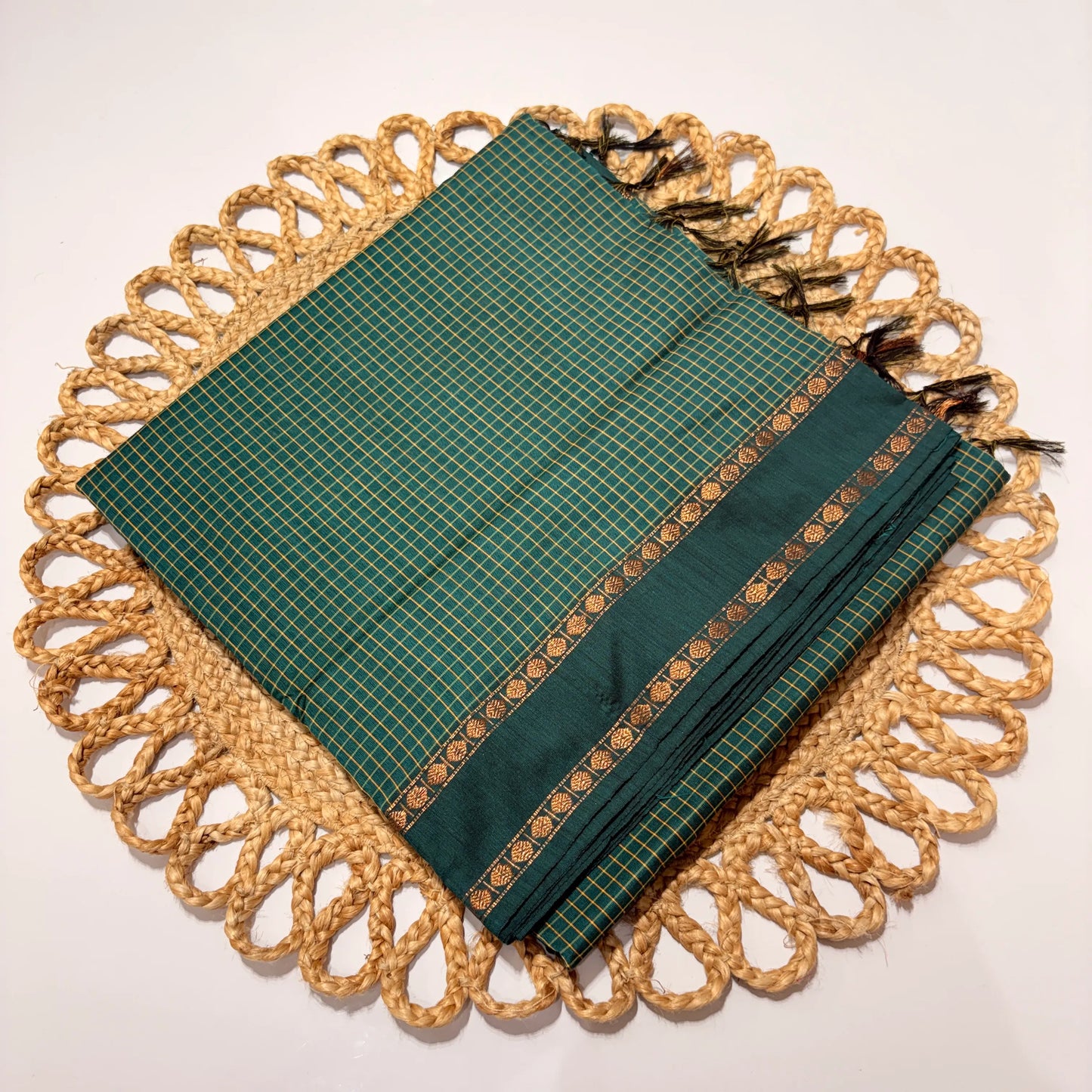 Women's Traditional Arani Kattam Cotton Saree with Golden Zari Border | Handloom Checked Pattern