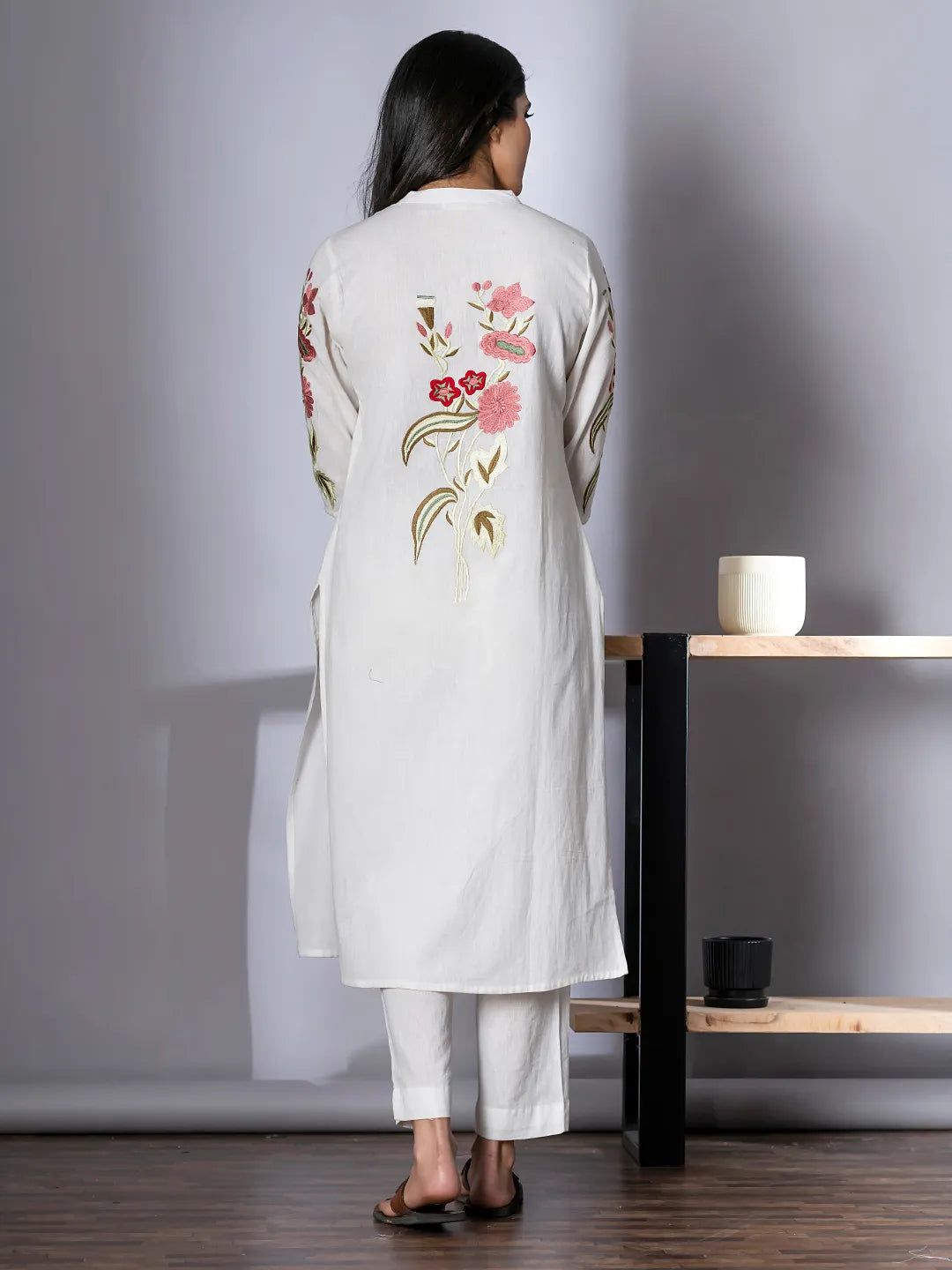 Women's White Floral Embroidered Mandarin Collar Straight Kurta With Trouser