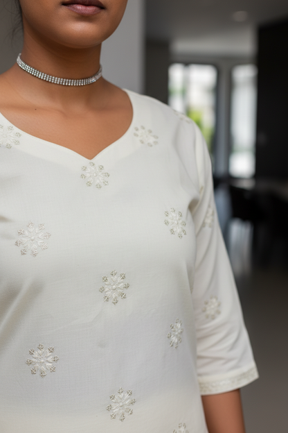 Women's White Cotton Co-ord Set – Silver Floral Embroidery Detail Close-Up – Ethnic Handwork